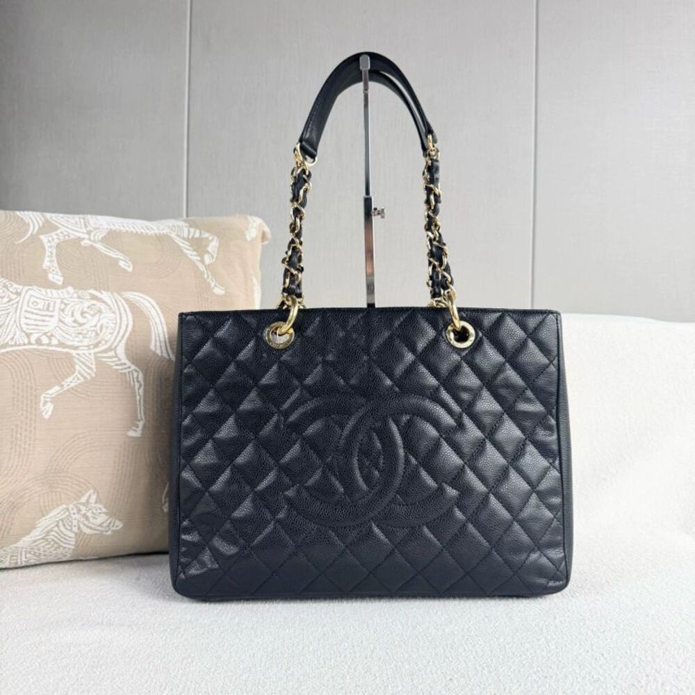 Chanel Women Pre-Loved Bag Very Good Condition - Picture 2 of 9